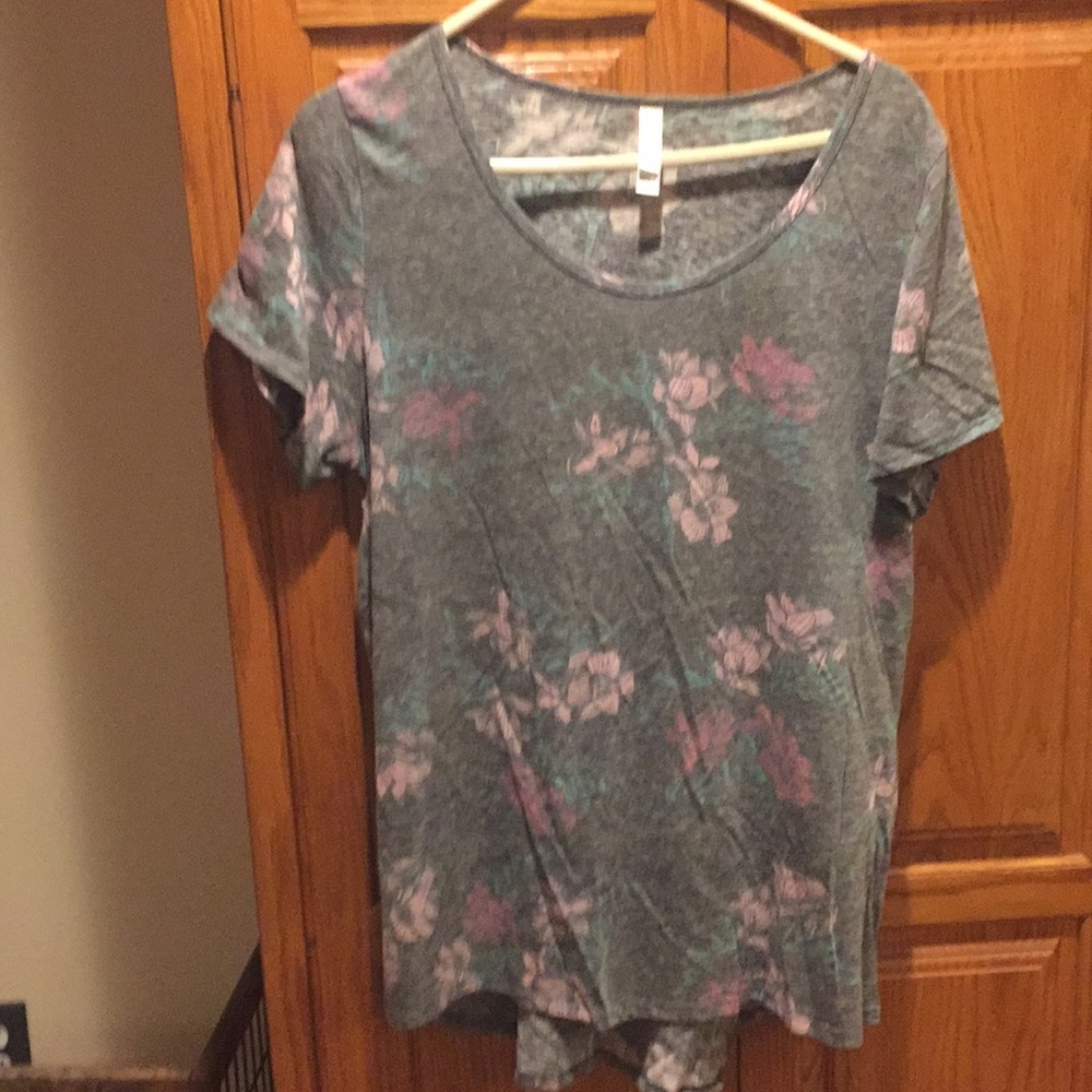 Classic lularoe tee size XL